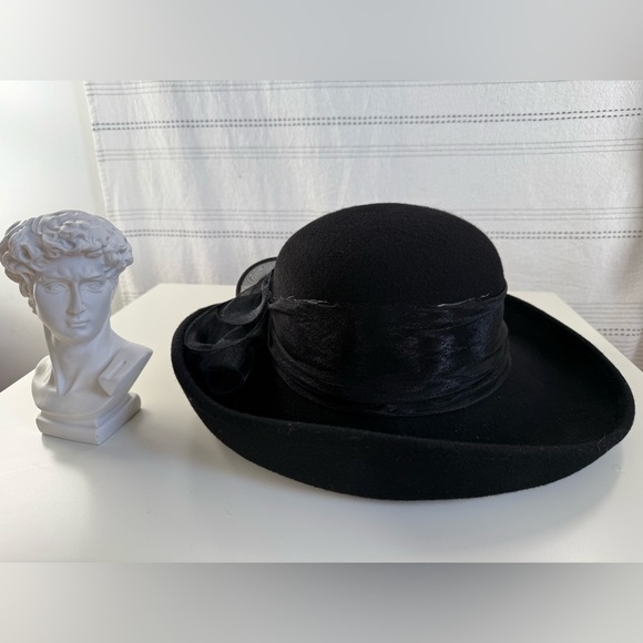 Brand new with new tag. Toucan hat New York. Very classic. - Picture 4 of 8